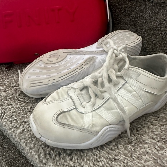 Infinity cheerleading shoes - Picture 1 of 5